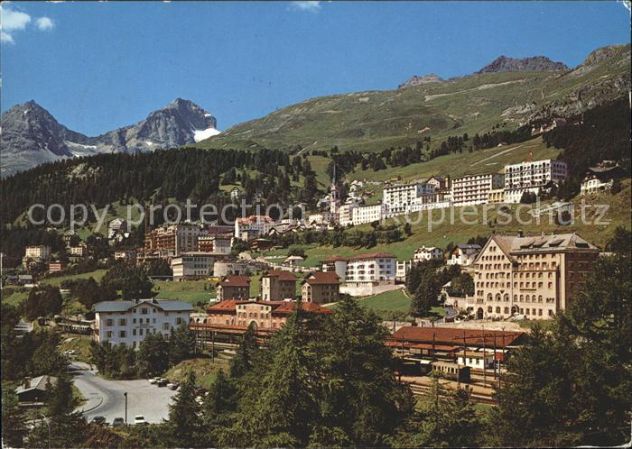 11695427 St Moritz GR Vue sur la ville de Saint-Moritz