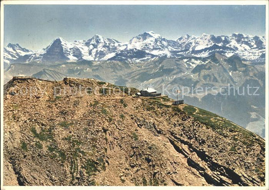 11715404 Niesen Kulm Photo aérienne avec l'hôtel Niesen Kulm et les Alpes bernoises Nies