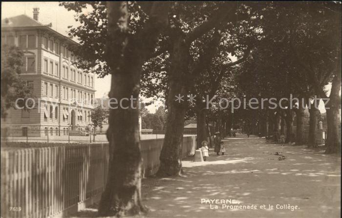 11736309 Payerne La Promenade et le Collège Payerne