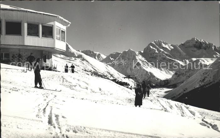 11781026 Davos GR Bergrestaurant Clavendeler Alp mit Sertig Doerfli Mittaghorn P