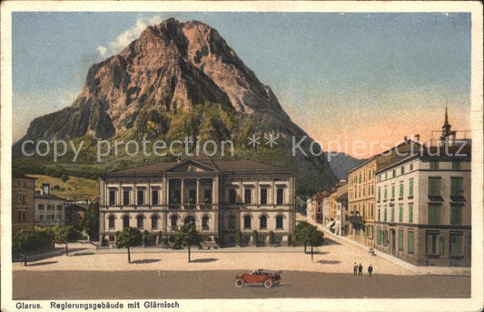 11751277 Bâtiment gouvernemental Glarus GL avec Glaernisch Glarus