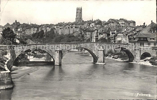 11773687 Fribourg FR Pont du Milieu ou des Tisserands et Cathédrale Fribourg