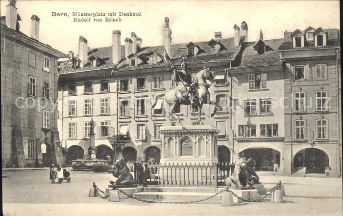 11774010 Bern BE Muensterplatz avec monument Rudolf von Erlach Berne