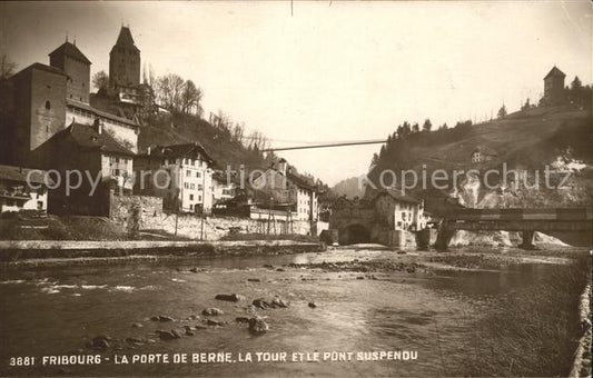 11757353 Fribourg FR La porte de Berne La Tour et le Pont suspendu à Fribourg