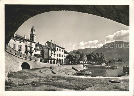 11837302 Ascona TI Bateaux Église Ascona TI