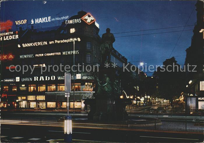 11862341 Zuerich Bahnhofsplatz avec Bahnhofstrasse la nuit Zuerich