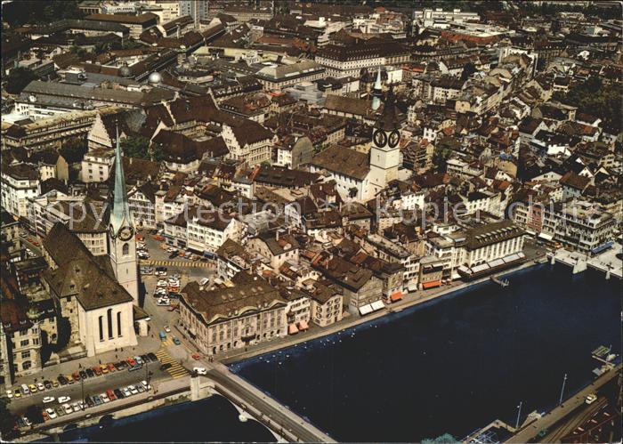 11889610 Zuerich Fliegeraufnahme Altstadt Limmat Fraumuenster und St Peter Zueri