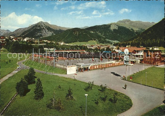 11891424 Patinoire Davos GR avec Rhaetikon Seehorn Pischahorn Davos Platz