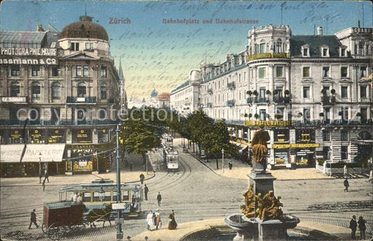 12012713 Zuerich Bahnhofplatz et Bahnhofstrasse Monument Tram Zuerich