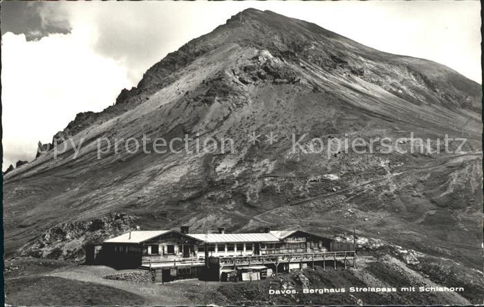 12040562 Davos GR Berghaus Strelapass avec Schiahorn Davos Platz