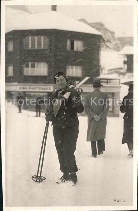 12029886 Arosa GR Village skieur de fête Arosa GR