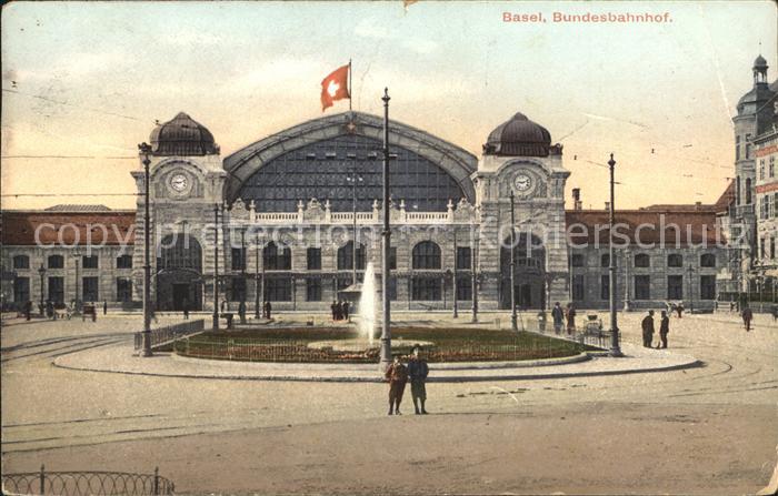 12042387 Bâle BS Gare fédérale Fontaene Drapeau suisse Bâle BS