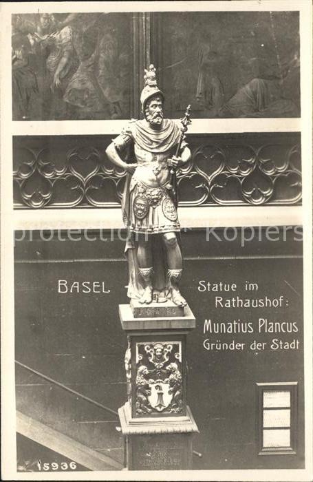 12043484 Basel BS Statue im Rathaushof Munatius Plancus Gruender der Stadt Klein