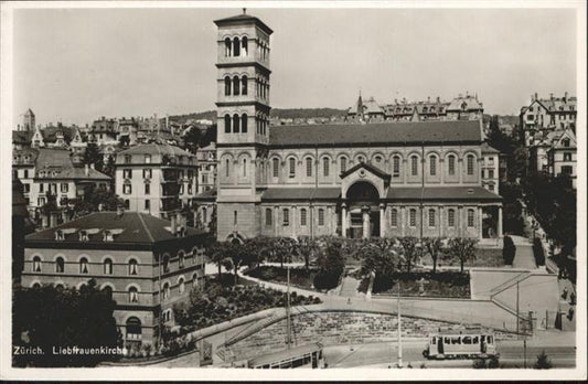 11019438 Zuerich Liebfrauen Kirche  Strassenbahn