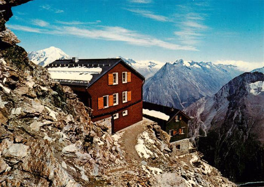 13883261 Mischabelhuette 3329m Saas-Fee VS Panorama mit Weissmies Portjengrat So