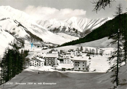 13895959 Samnaun Dorf GR Panorama mit Kreuzspitze