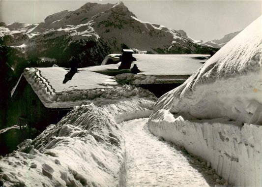 13902001 Wergenstein GR Dorfpartie mit Piz La Tschera im Winter Wergenstein GR