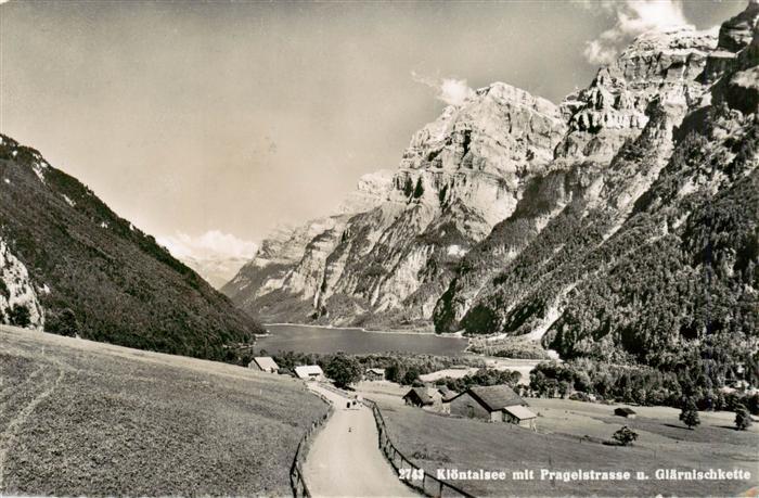 13920851 Kloentalersee_Kloenthalersee_GL mit Pragelstrasse und Glaernischkette