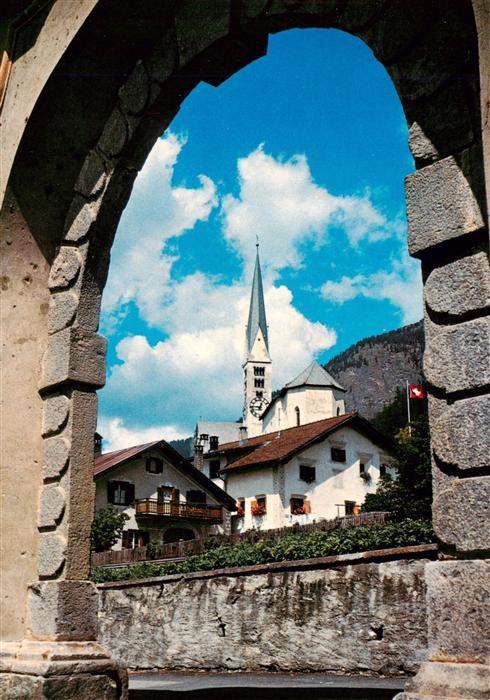 13944994 Zernez_GR Dorfpartie Blick zur Kirche Eingang in den Schweizerischen Na