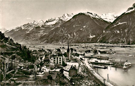 13950653 Flueelen_Vierwaldstaettersee_UR Panorama