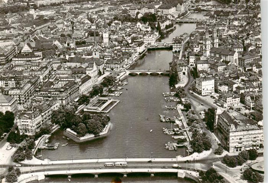 13951941 ZueRICH__ZH Quaibruecke mit Blick auf Limmat