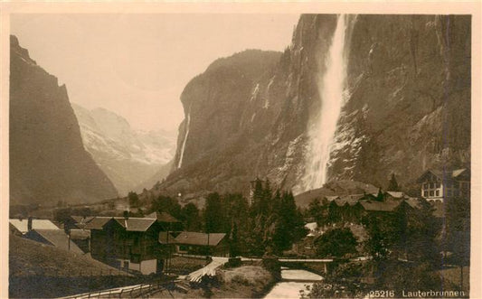 13960474 Lauterbrunnen_BE mit Staubbach Wasserfall