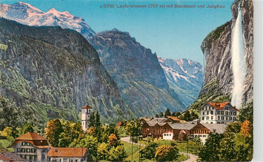 13960475 Lauterbrunnen_BE mit Staubbach Wasserfall und Jungfrau