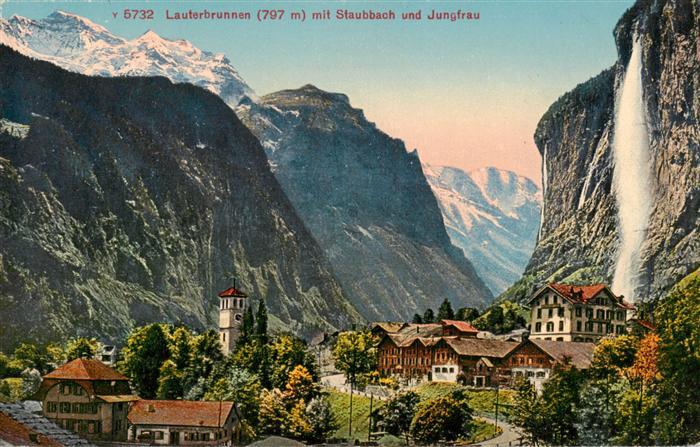 13960476 Lauterbrunnen_BE mit Staubbach Wasserfall und Jungfrau