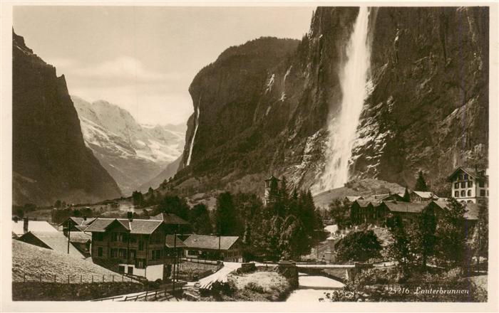 13960668 Lauterbrunnen_BE Panorama mit Wasserfall