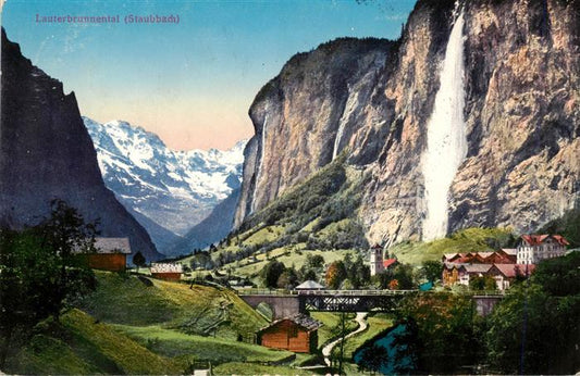 13960670 Lauterbrunnen_BE mit Staubbach Wasserfall