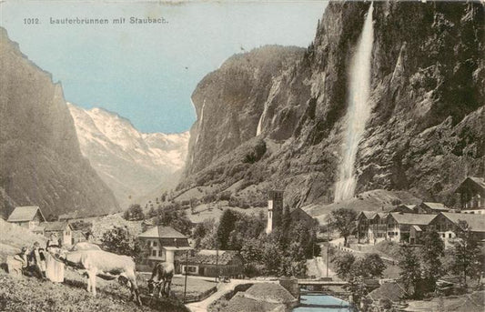 13960672 Lauterbrunnen_BE mit Staubbach Wasserfall