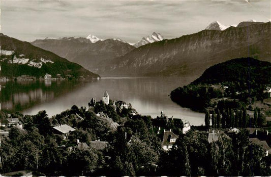 13960727 SPIEZ_Thunersee_BE mit Schloss Wetterhorn Schreckhorn und Eiger