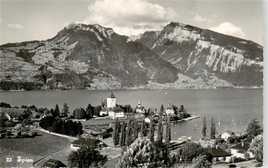 13960737 SPIEZ_Thunersee_BE Panorama mit Schloss