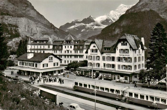 13960819 Grindelwald_BE avec Bahnhofplatz avec Finsteraar et Fiescherhorn